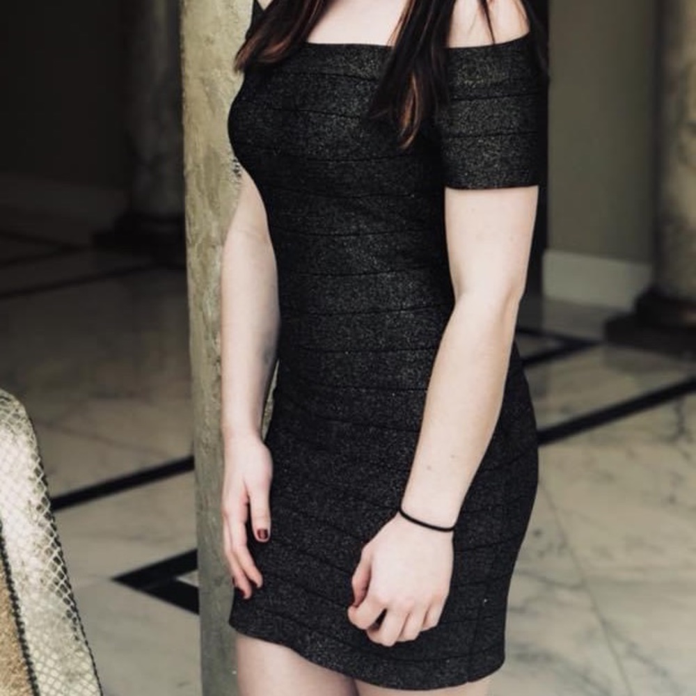 Sexy black and gold off the shoulder body con dress - Picture 3 of 5